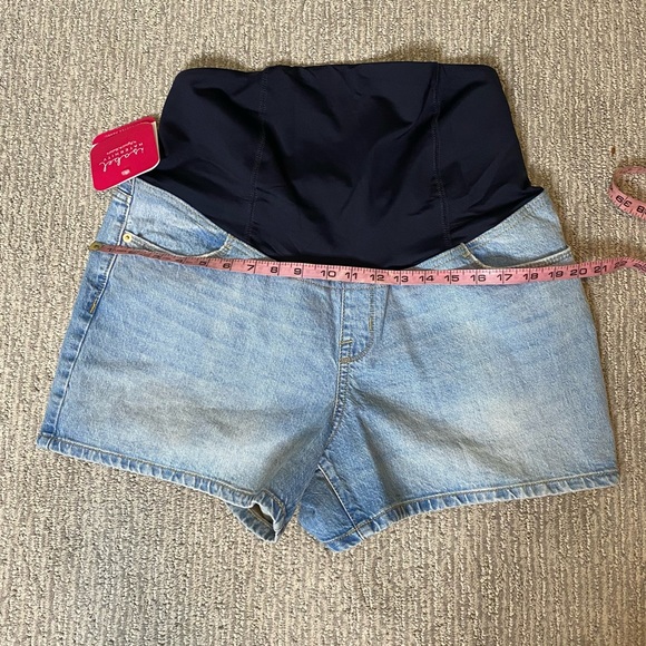 Isabel Maternity Crossover Panel Lightwash Denim Short (size 10, 12, and 14) - Picture 5 of 8